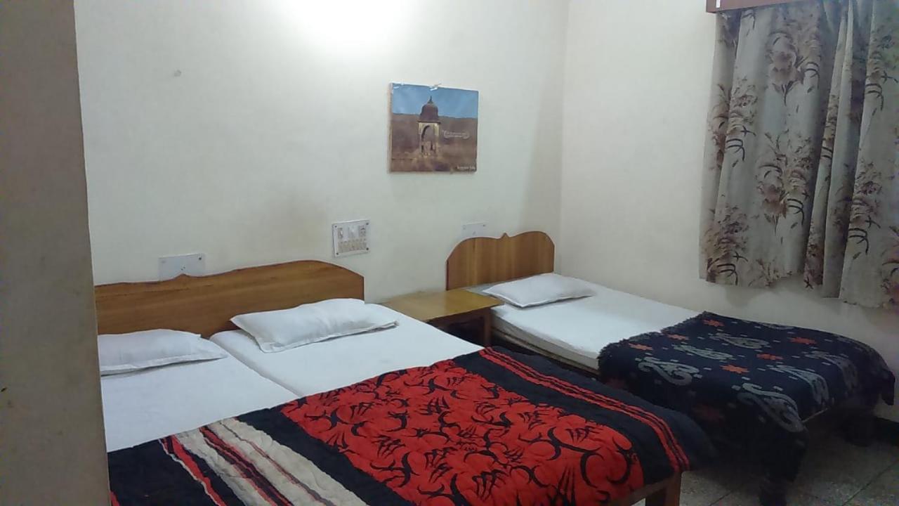 Hotel Yogi Lodge Khajuraho Ngoại thất bức ảnh