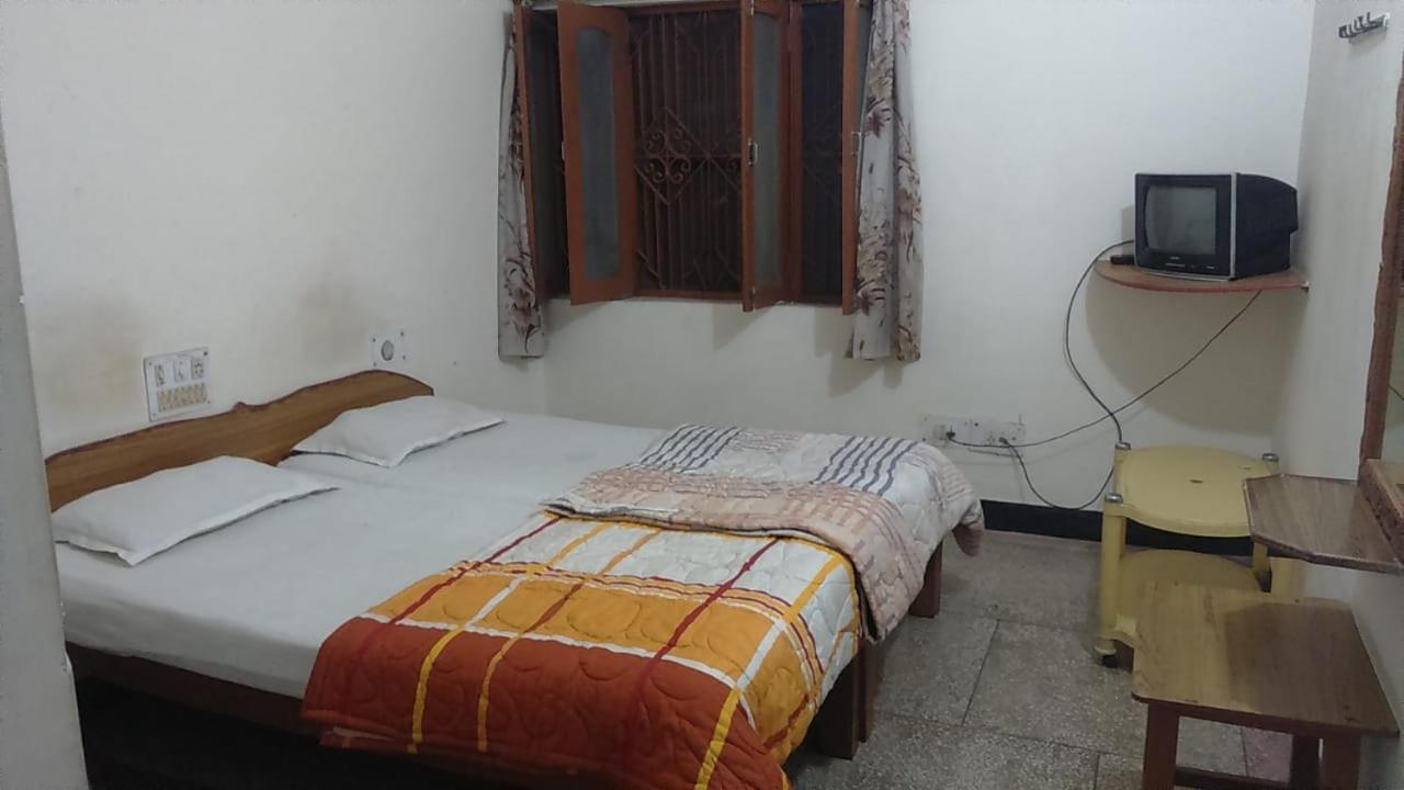 Hotel Yogi Lodge Khajuraho Ngoại thất bức ảnh
