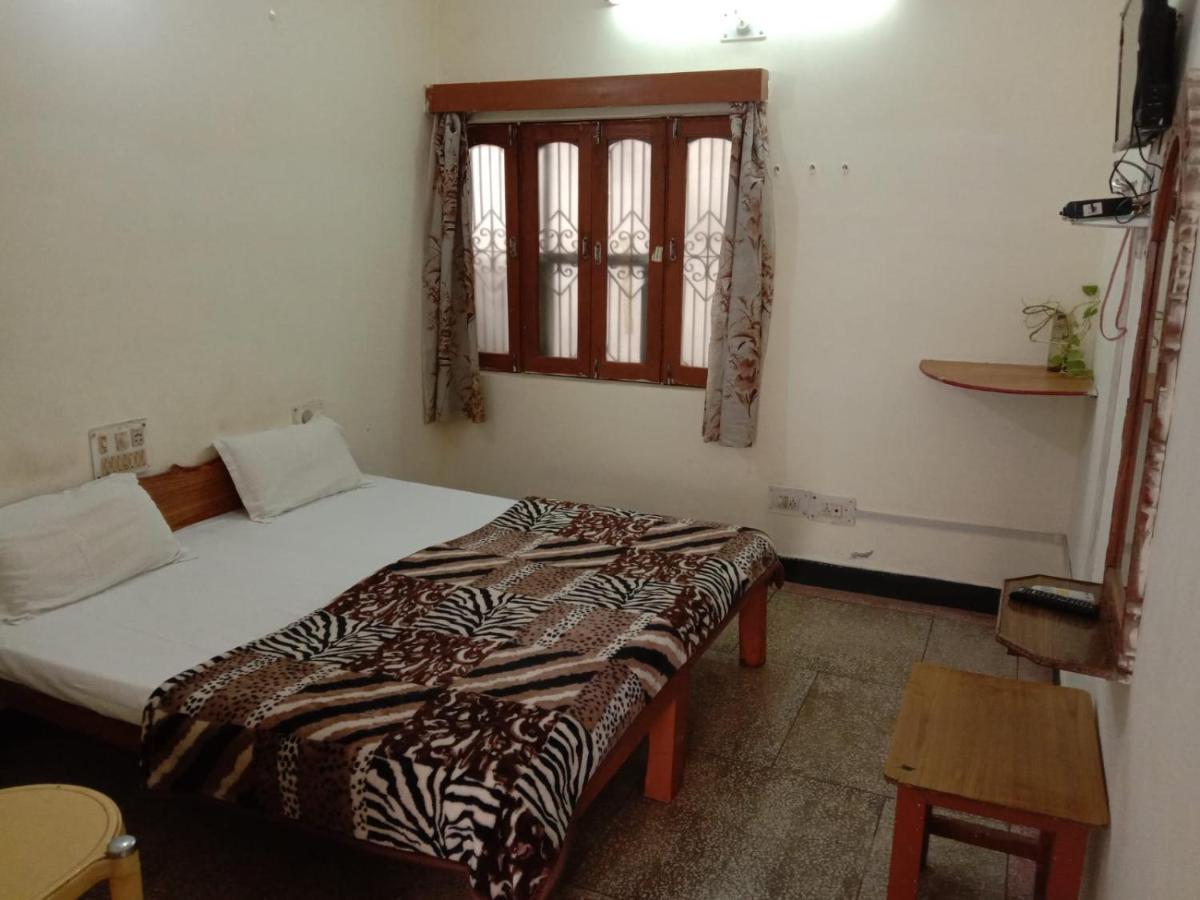 Hotel Yogi Lodge Khajuraho Ngoại thất bức ảnh