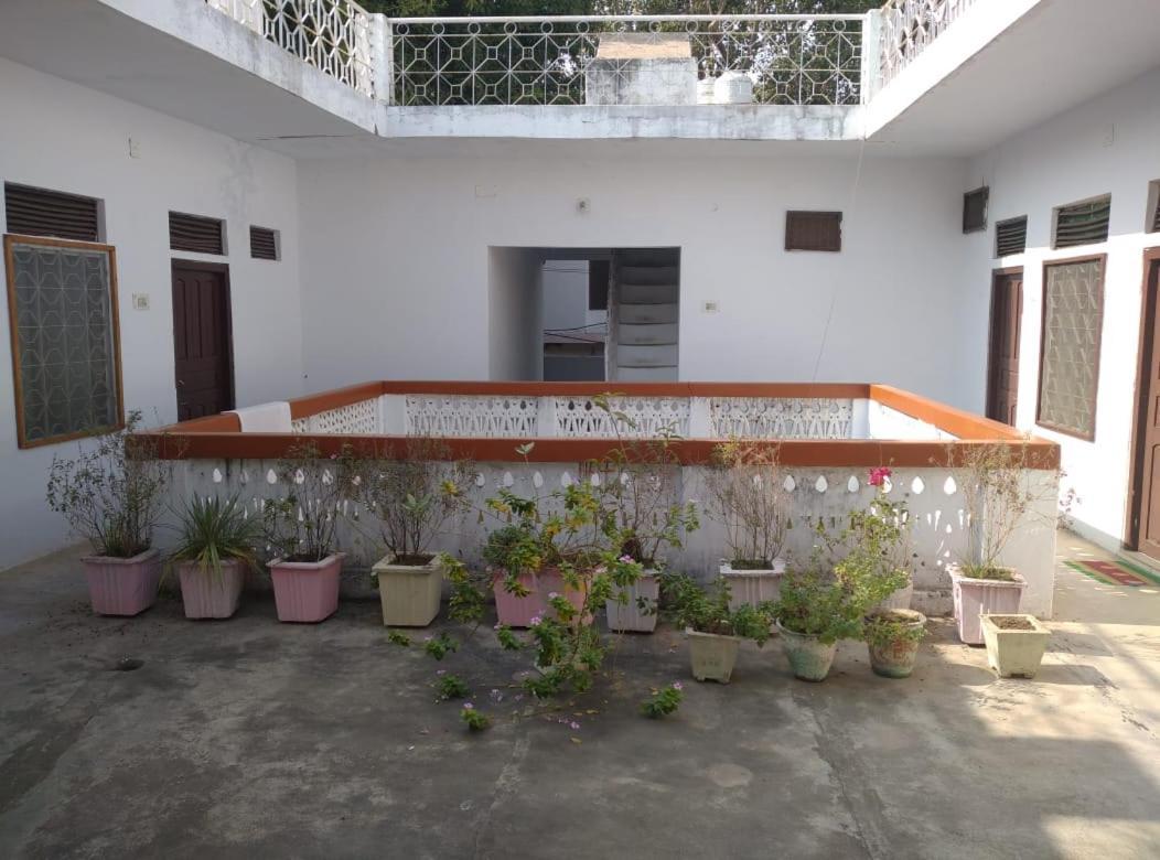 Hotel Yogi Lodge Khajuraho Ngoại thất bức ảnh