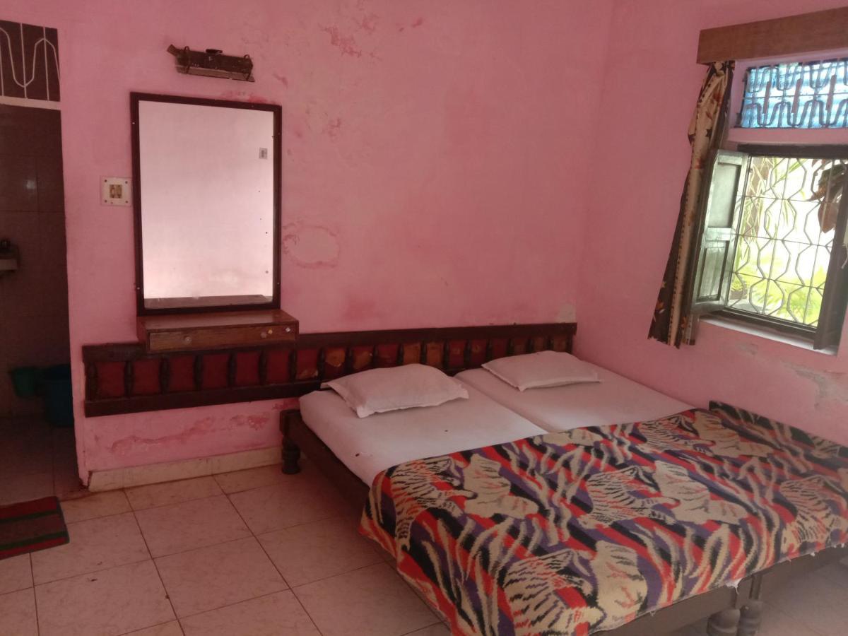 Hotel Yogi Lodge Khajuraho Ngoại thất bức ảnh