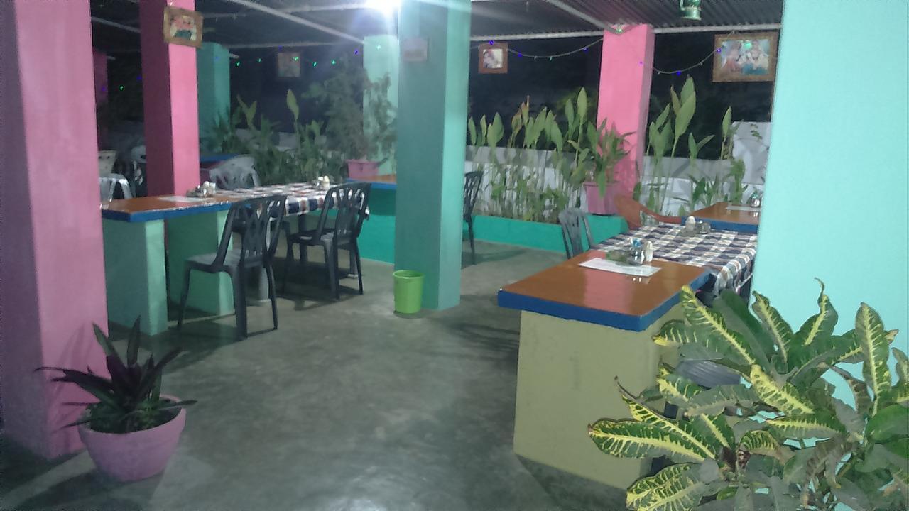 Hotel Yogi Lodge Khajuraho Ngoại thất bức ảnh