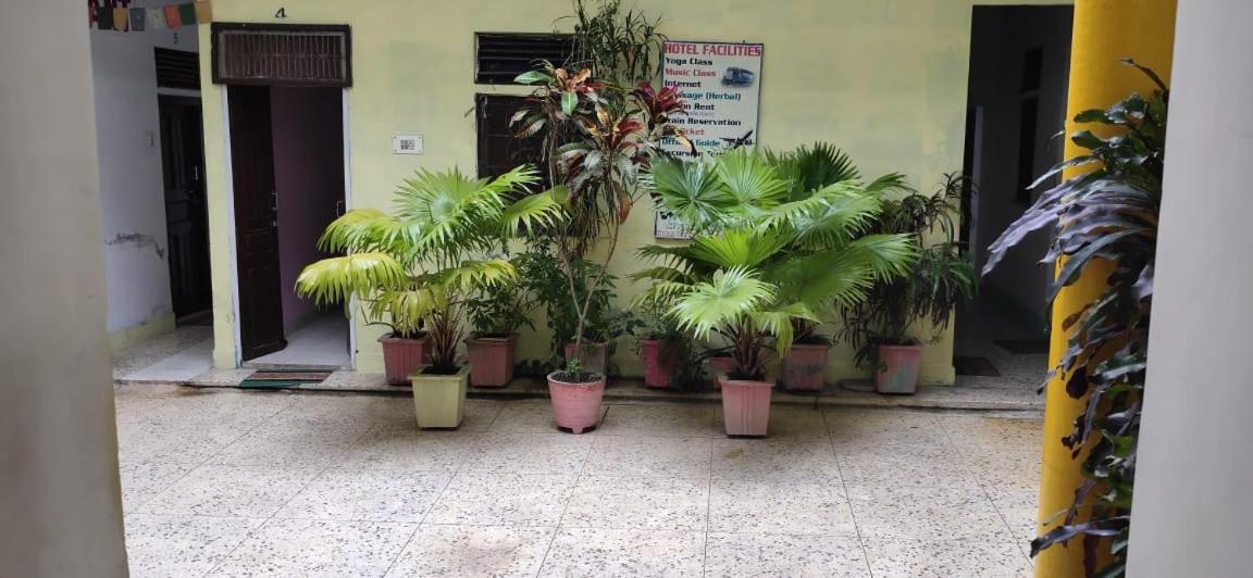 Hotel Yogi Lodge Khajuraho Ngoại thất bức ảnh